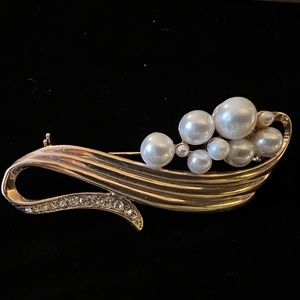 Vintage Gold/Pearl/Crystal Swirl Brooch